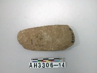 藏品(小型片狀舌刃磨製石斧)的圖片